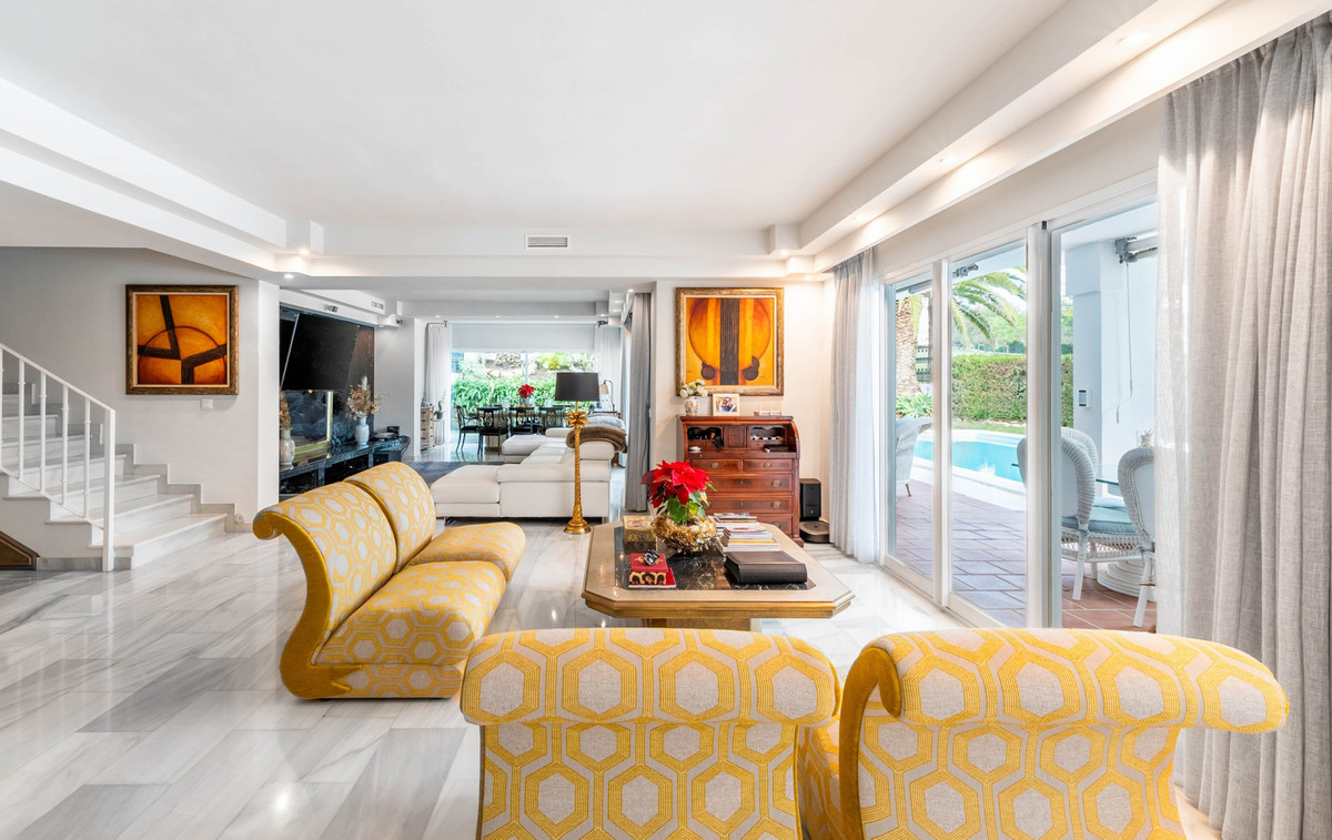 2 Bed Townhouse for sale in La Quinta Costa Del Sol, Málaga, Spain