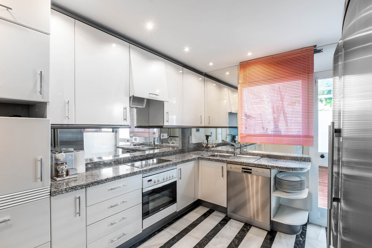 2 Bed Townhouse for sale in La Quinta Costa Del Sol, Málaga, Spain