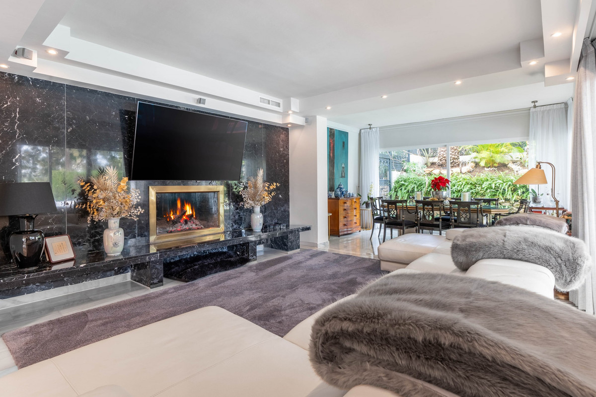 2 Bed Townhouse for sale in La Quinta Costa Del Sol, Málaga, Spain