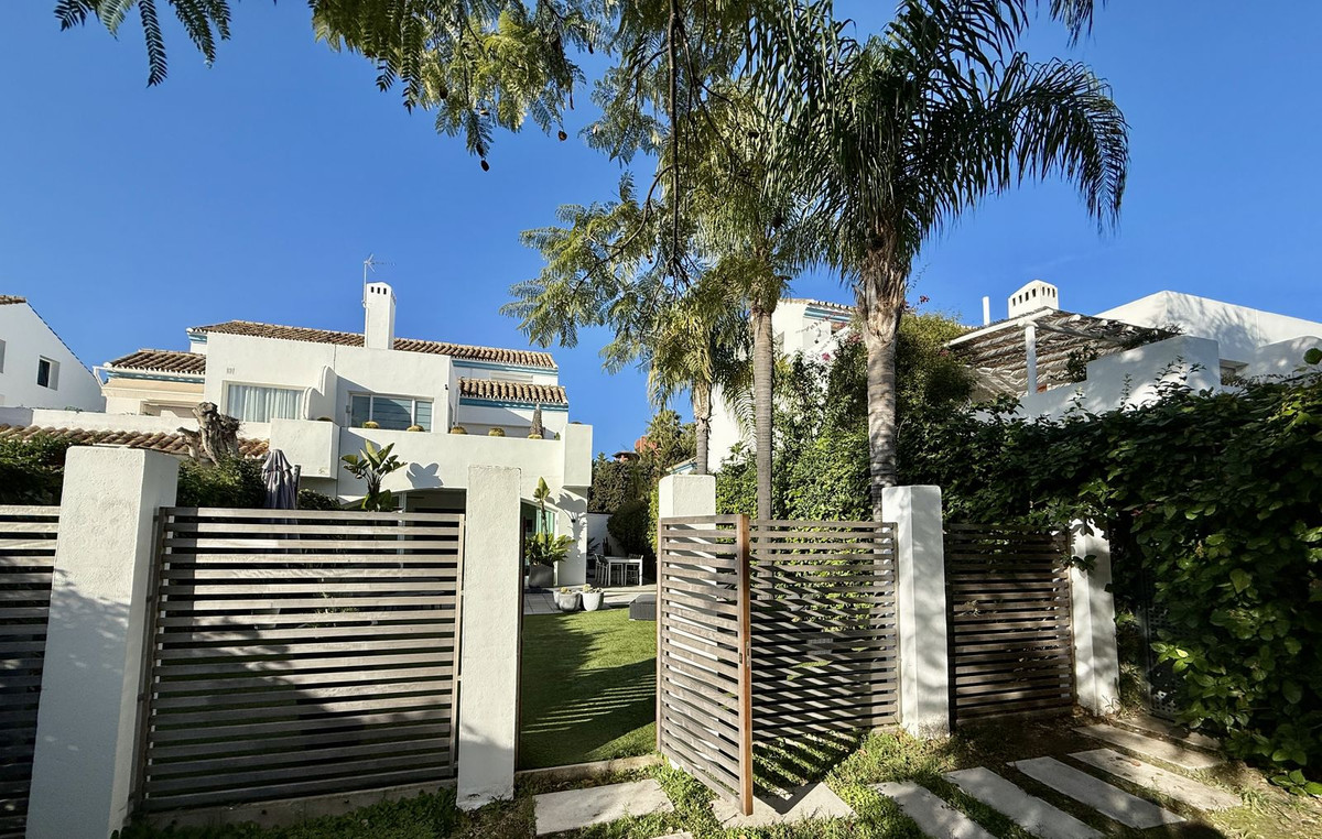 4 Bed Townhouse for sale in Guadalmina Baja Costa Del Sol, Málaga, Spain