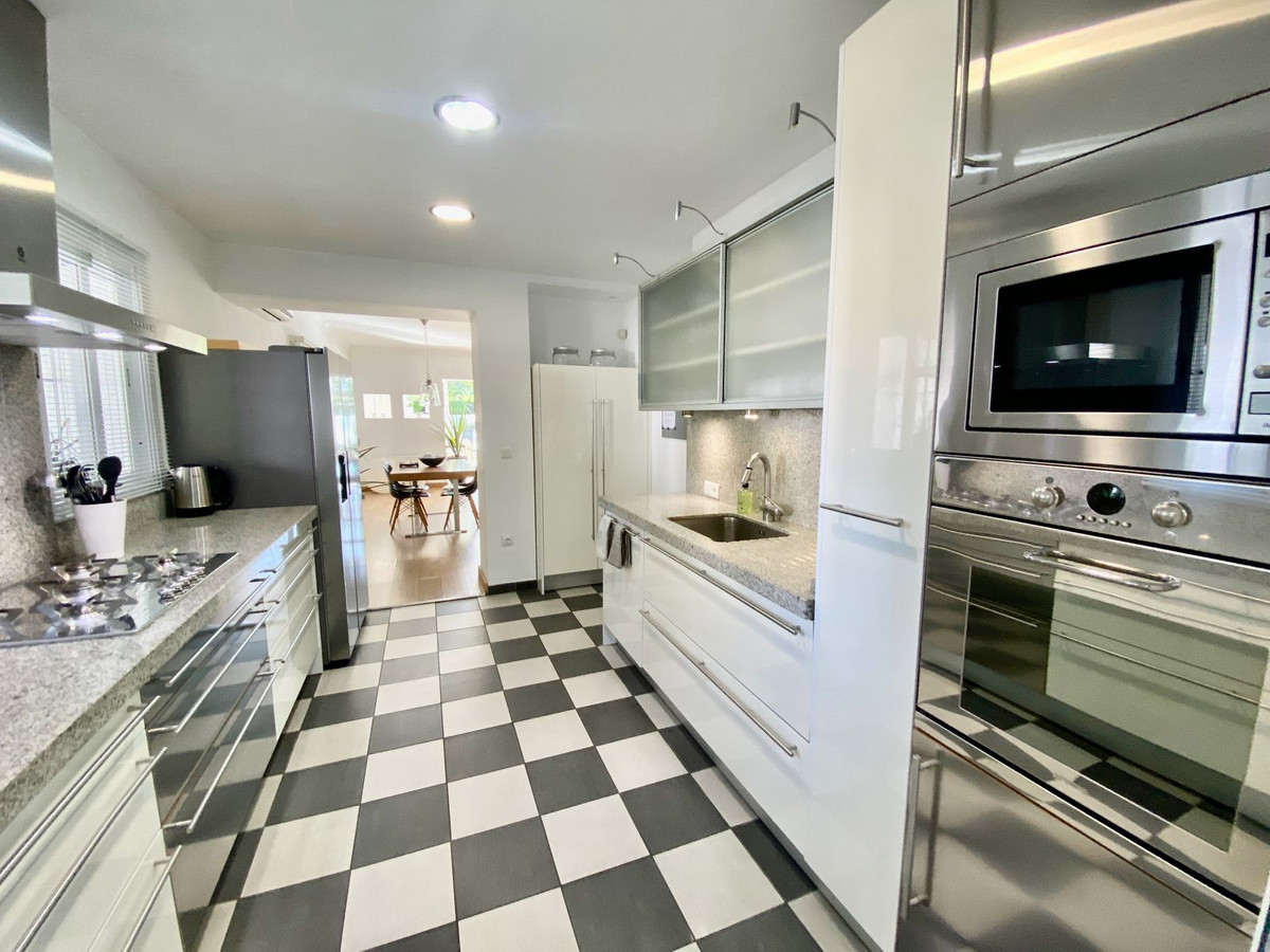4 Bed Townhouse for sale in Guadalmina Baja Costa Del Sol, Málaga, Spain