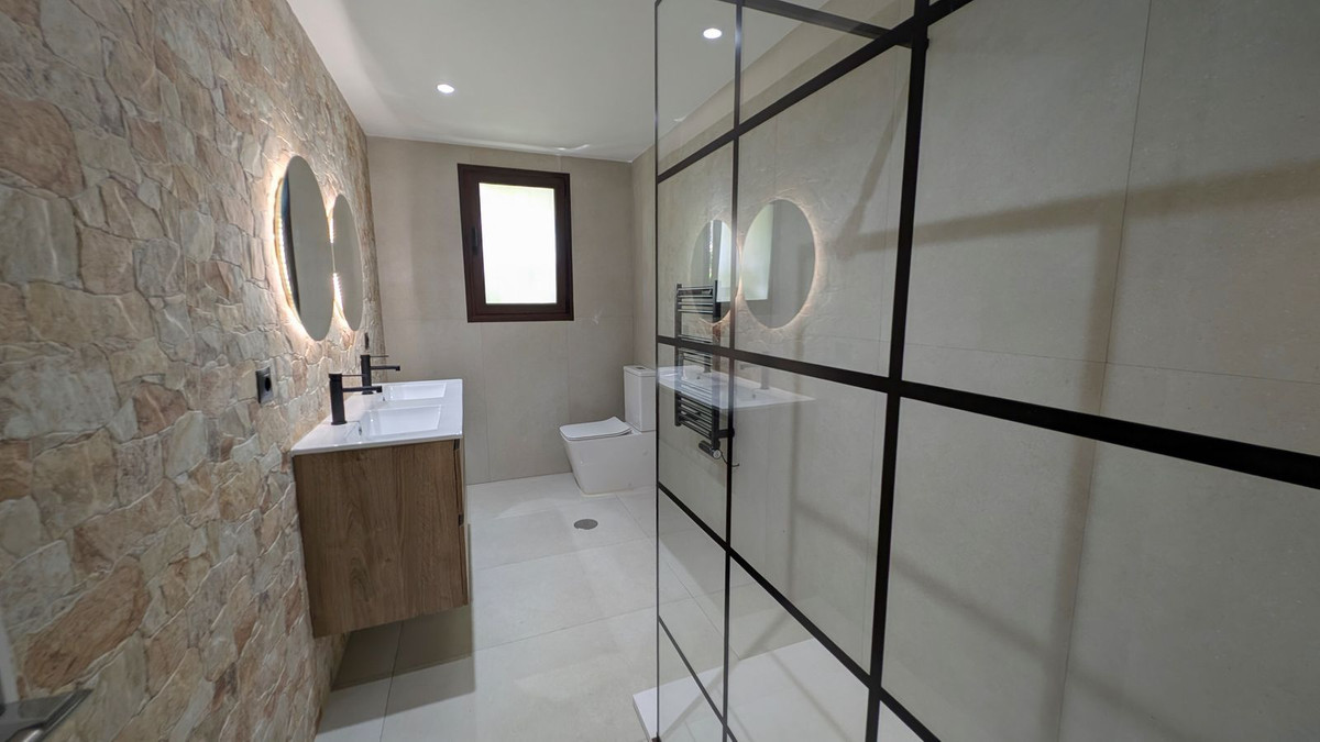 4 Bed Apartment for sale in Puerto Banús Costa Del Sol, Málaga, Spain