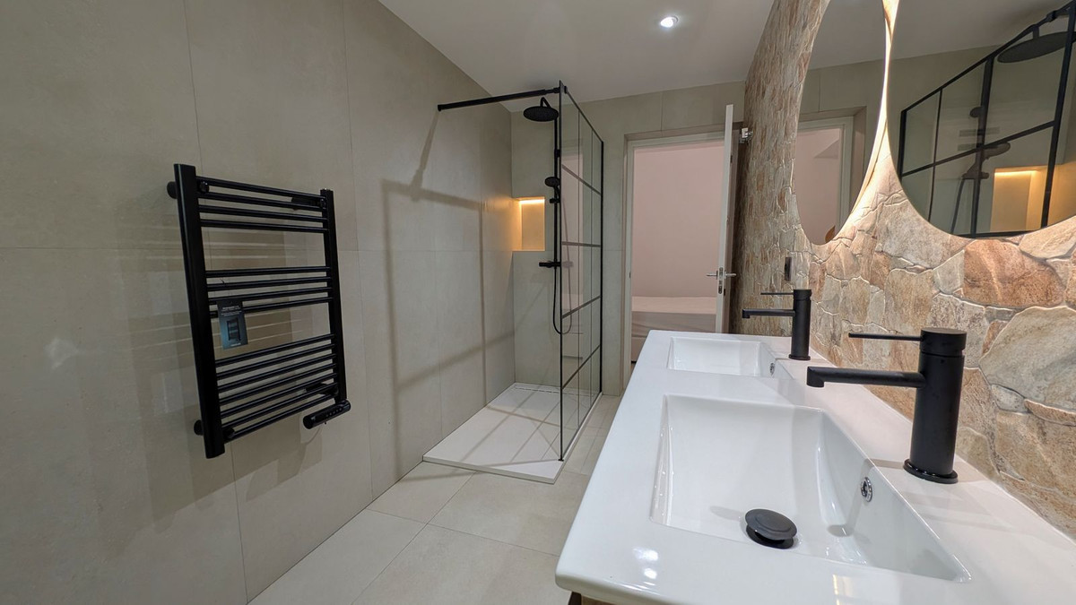 4 Bed Apartment for sale in Puerto Banús Costa Del Sol, Málaga, Spain
