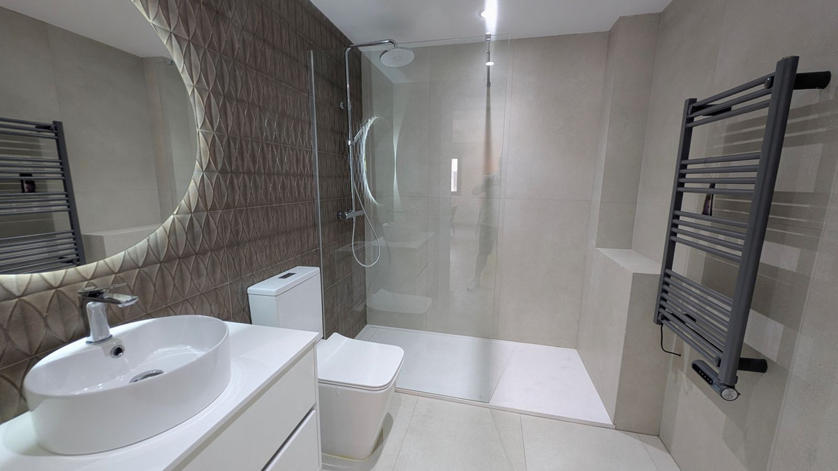 4 Bed Apartment for sale in Puerto Banús Costa Del Sol, Málaga, Spain