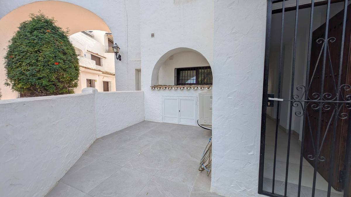 4 Bed Apartment for sale in Puerto Banús Costa Del Sol, Málaga, Spain