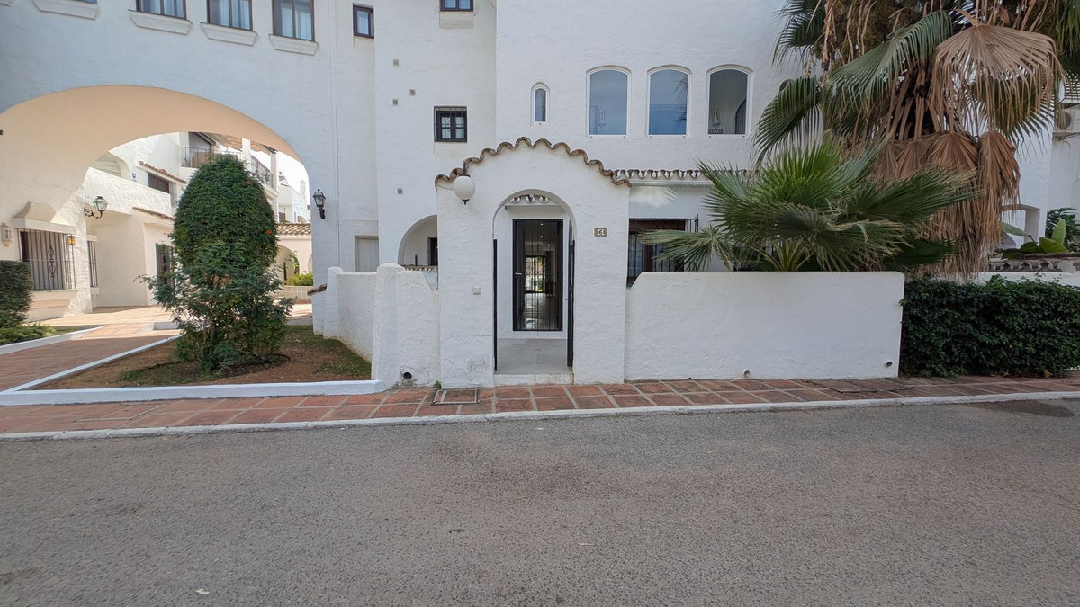 4 Bed Apartment for sale in Puerto Banús Costa Del Sol, Málaga, Spain
