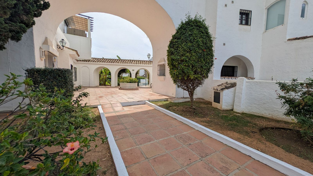 4 Bed Apartment for sale in Puerto Banús Costa Del Sol, Málaga, Spain