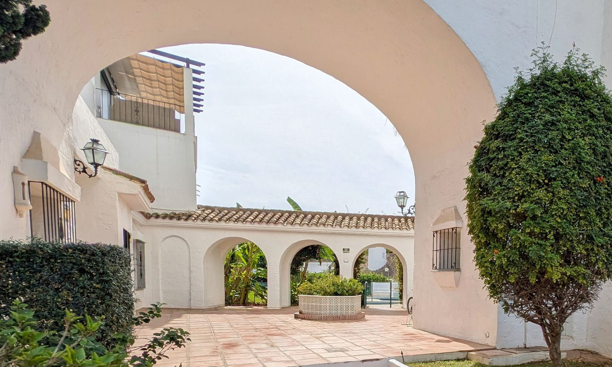 4 Bed Apartment for sale in Puerto Banús Costa Del Sol, Málaga, Spain