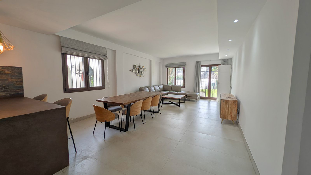 4 Bed Apartment for sale in Puerto Banús Costa Del Sol, Málaga, Spain