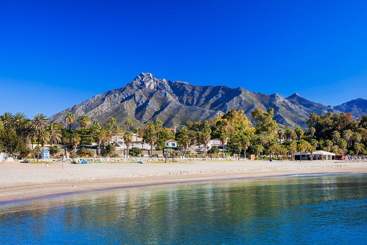 4 Bed Apartment for sale in Puerto Banús Costa Del Sol, Málaga, Spain