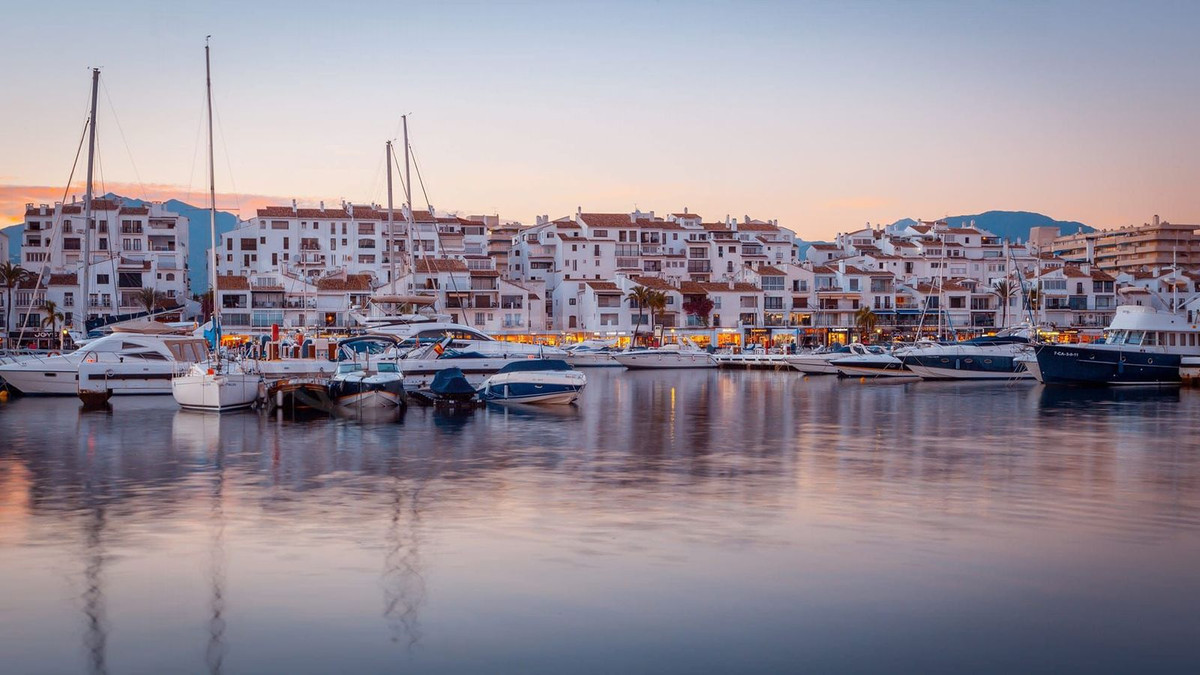 4 Bed Apartment for sale in Puerto Banús Costa Del Sol, Málaga, Spain