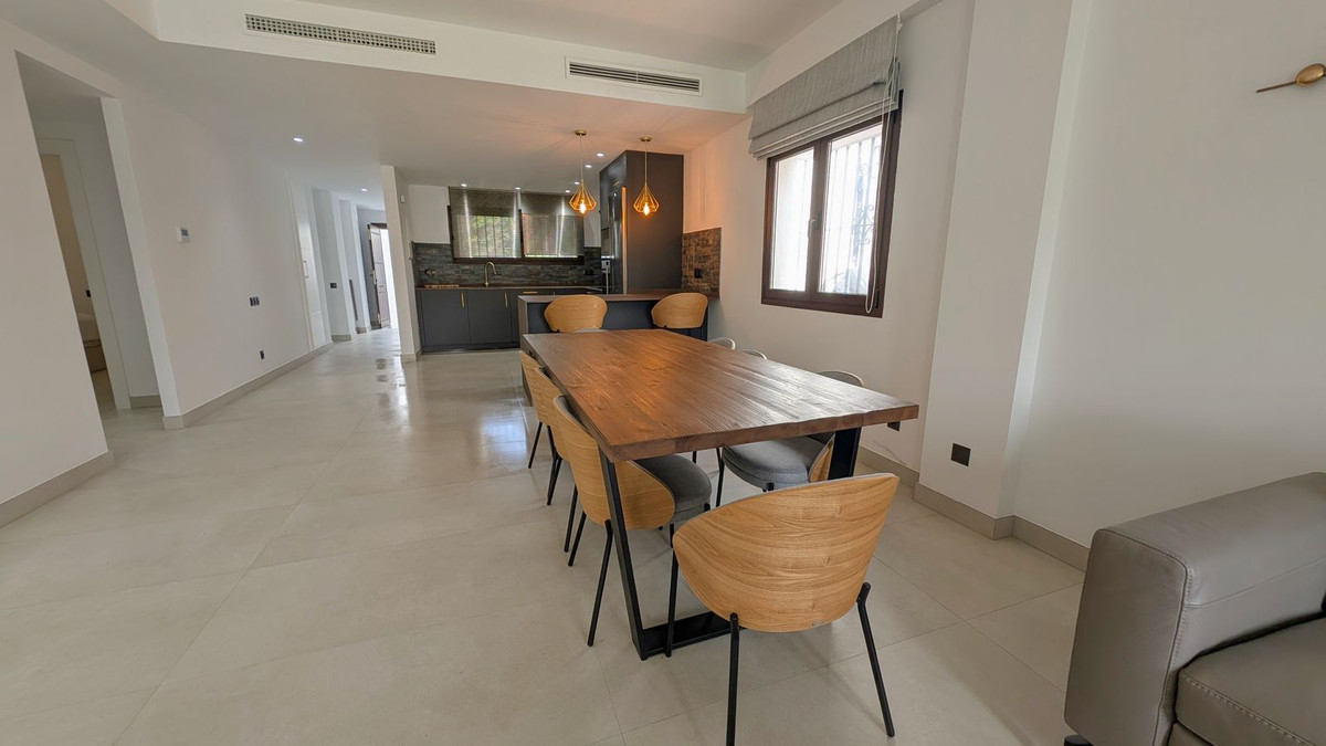 4 Bed Apartment for sale in Puerto Banús Costa Del Sol, Málaga, Spain