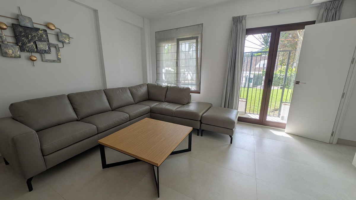 4 Bed Apartment for sale in Puerto Banús Costa Del Sol, Málaga, Spain