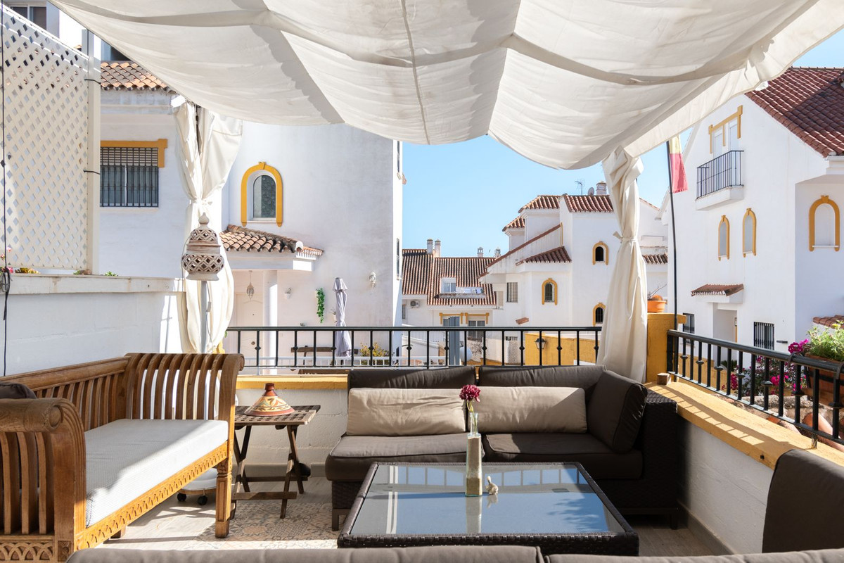 4 Bed Townhouse for sale in Sierrezuela Costa Del Sol, Málaga, Spain