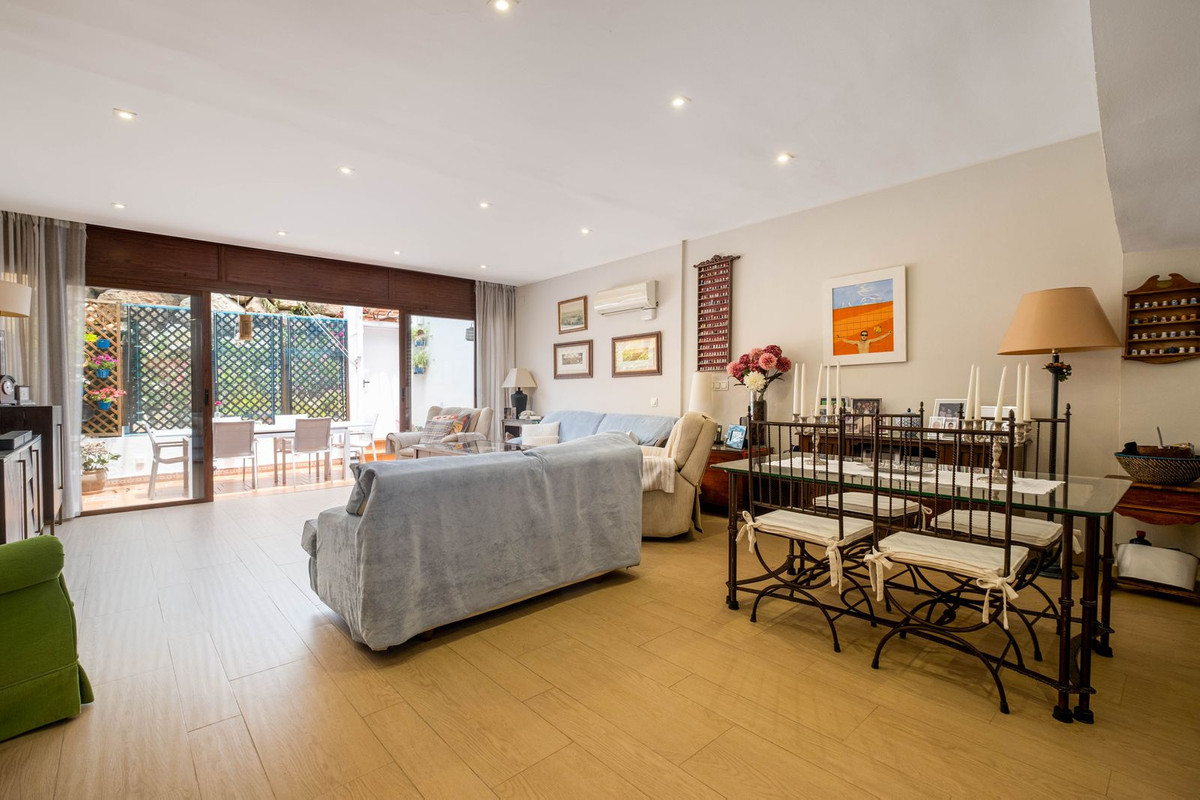 4 Bed Townhouse for sale in Sierrezuela Costa Del Sol, Málaga, Spain