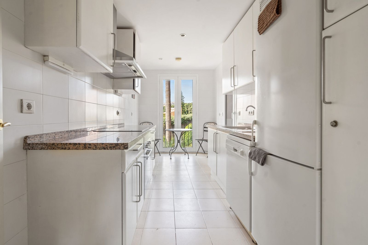 3 Bed Apartment for sale in La Duquesa Costa Del Sol, Málaga, Spain