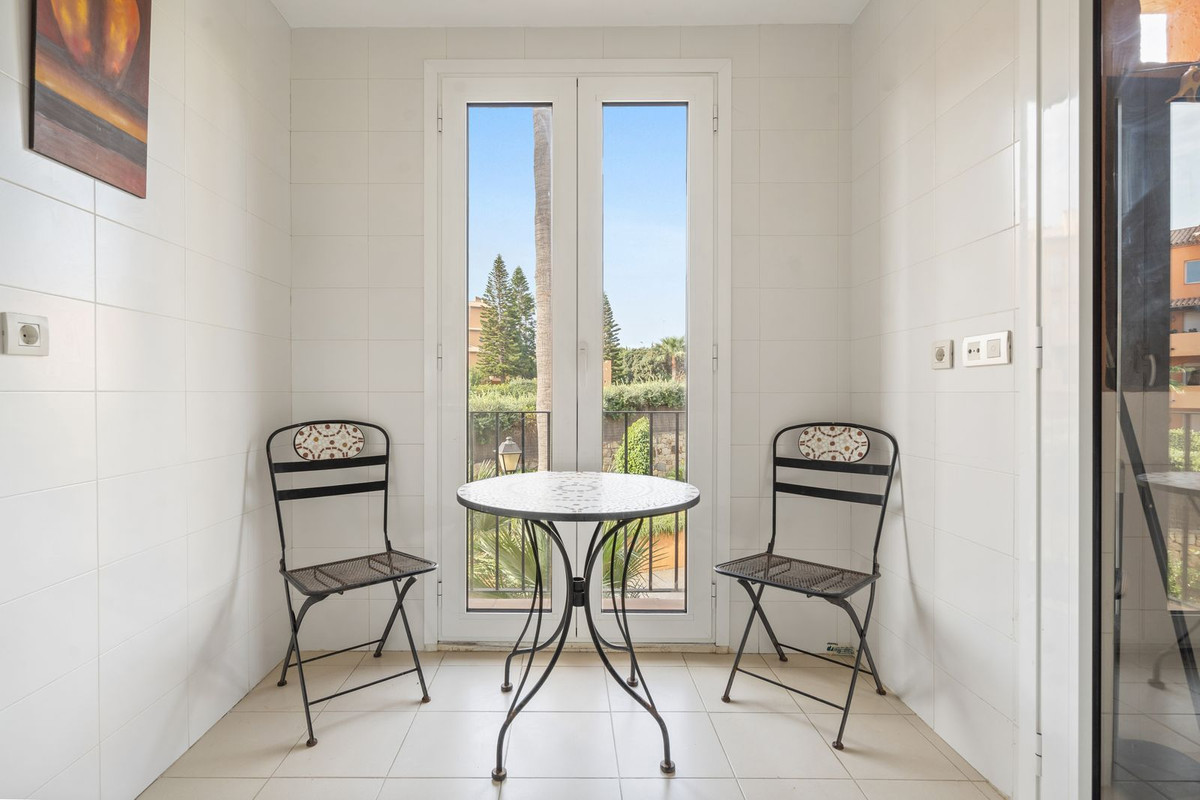3 Bed Apartment for sale in La Duquesa Costa Del Sol, Málaga, Spain