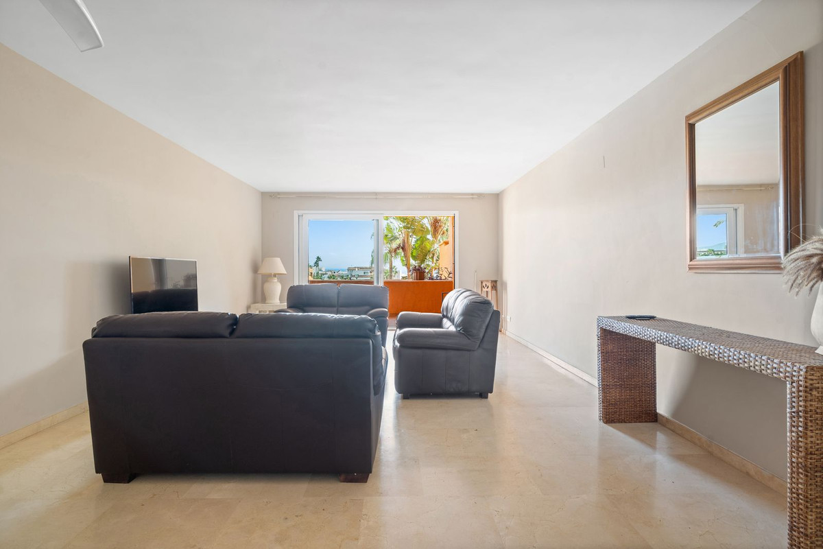 3 Bed Apartment for sale in La Duquesa Costa Del Sol, Málaga, Spain
