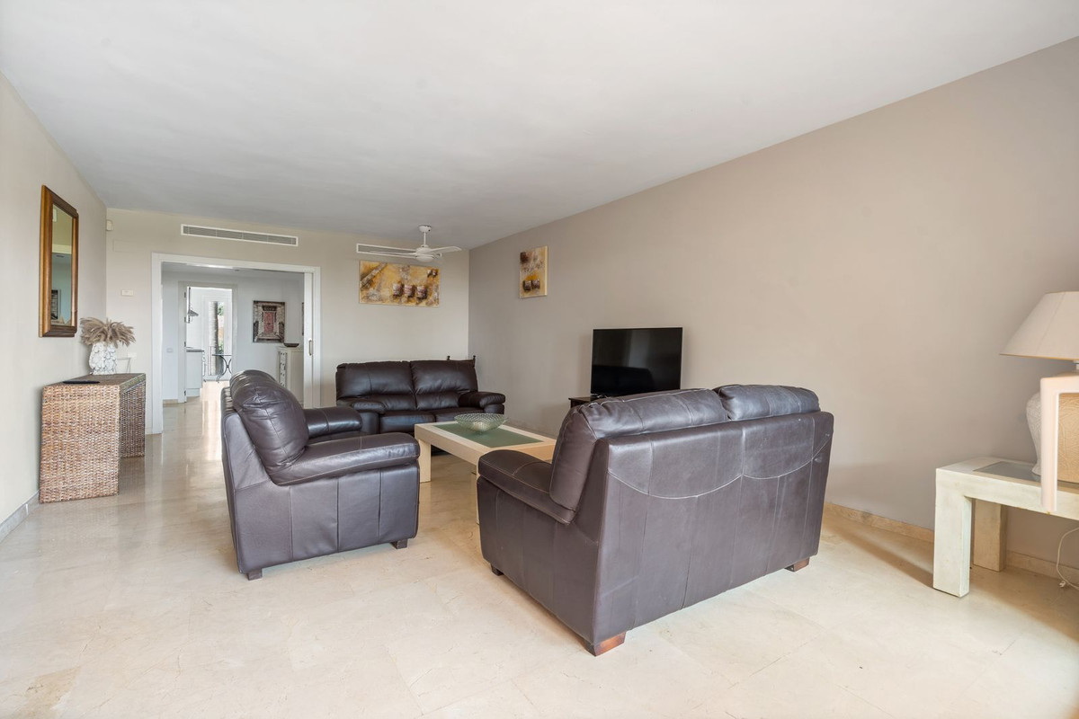 3 Bed Apartment for sale in La Duquesa Costa Del Sol, Málaga, Spain