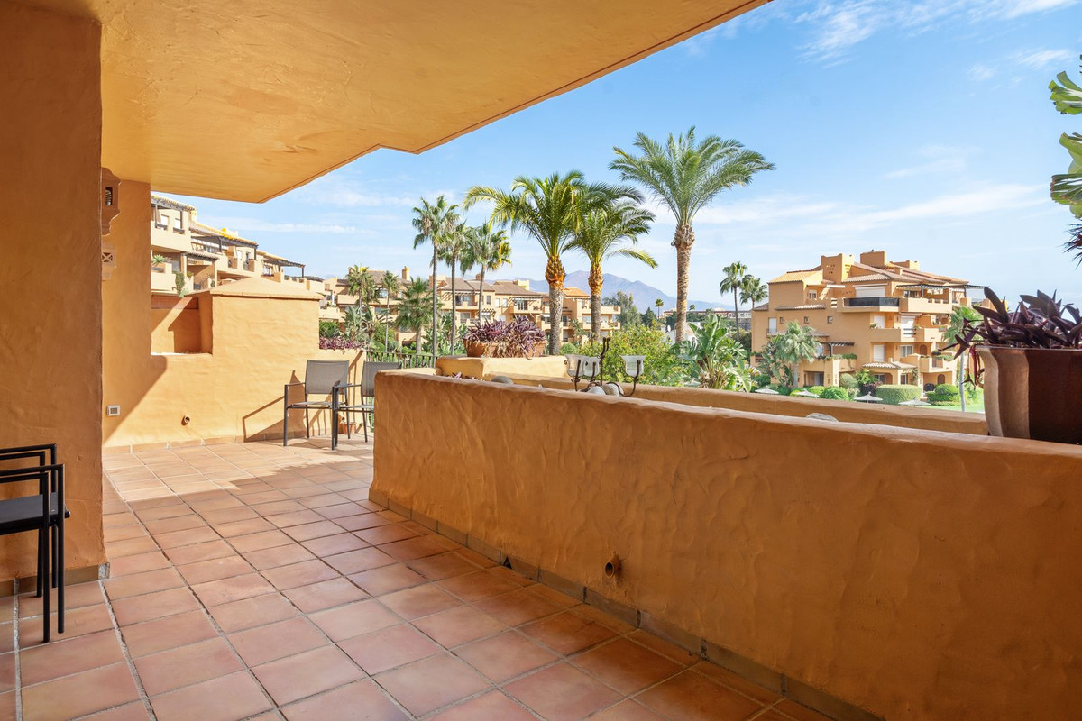 3 Bed Apartment for sale in La Duquesa Costa Del Sol, Málaga, Spain