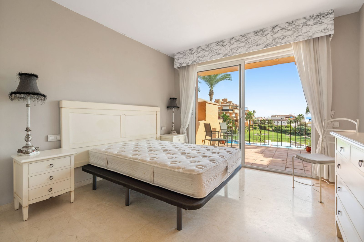 3 Bed Apartment for sale in La Duquesa Costa Del Sol, Málaga, Spain