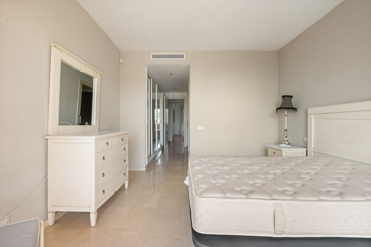 3 Bed Apartment for sale in La Duquesa Costa Del Sol, Málaga, Spain