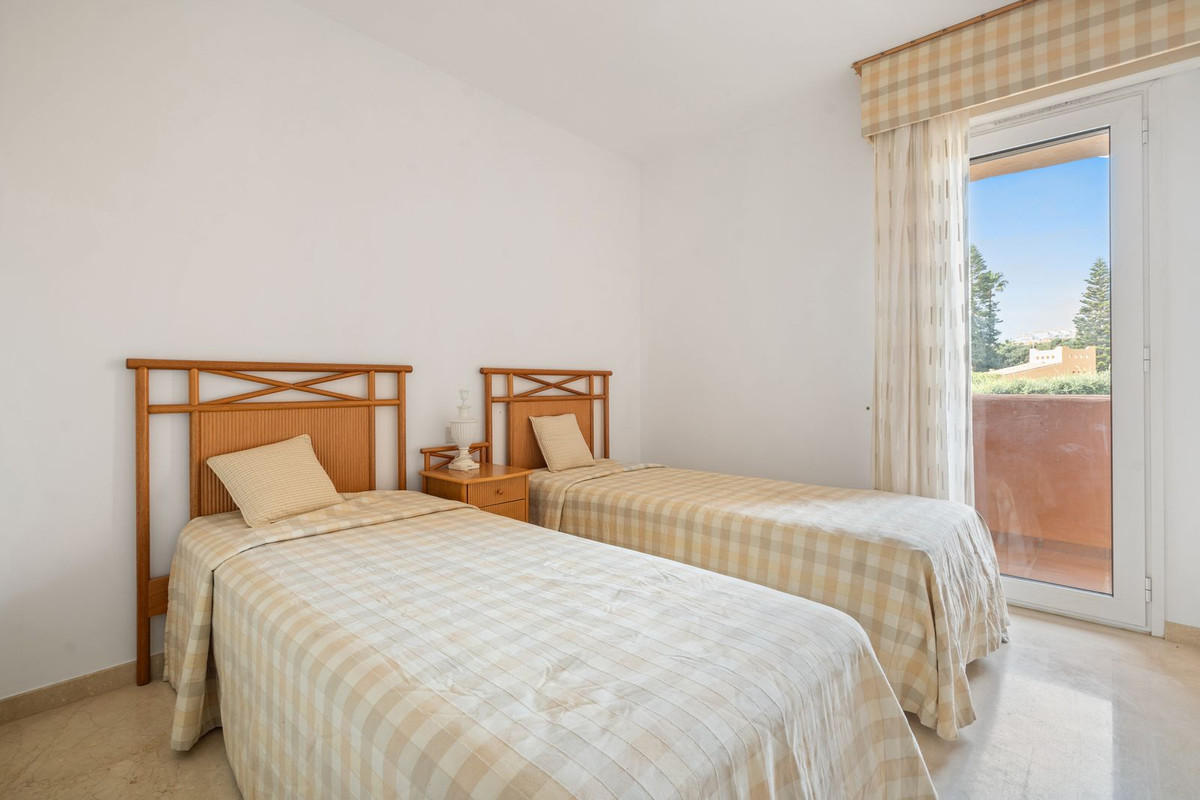 3 Bed Apartment for sale in La Duquesa Costa Del Sol, Málaga, Spain