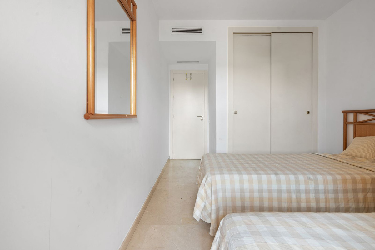 3 Bed Apartment for sale in La Duquesa Costa Del Sol, Málaga, Spain
