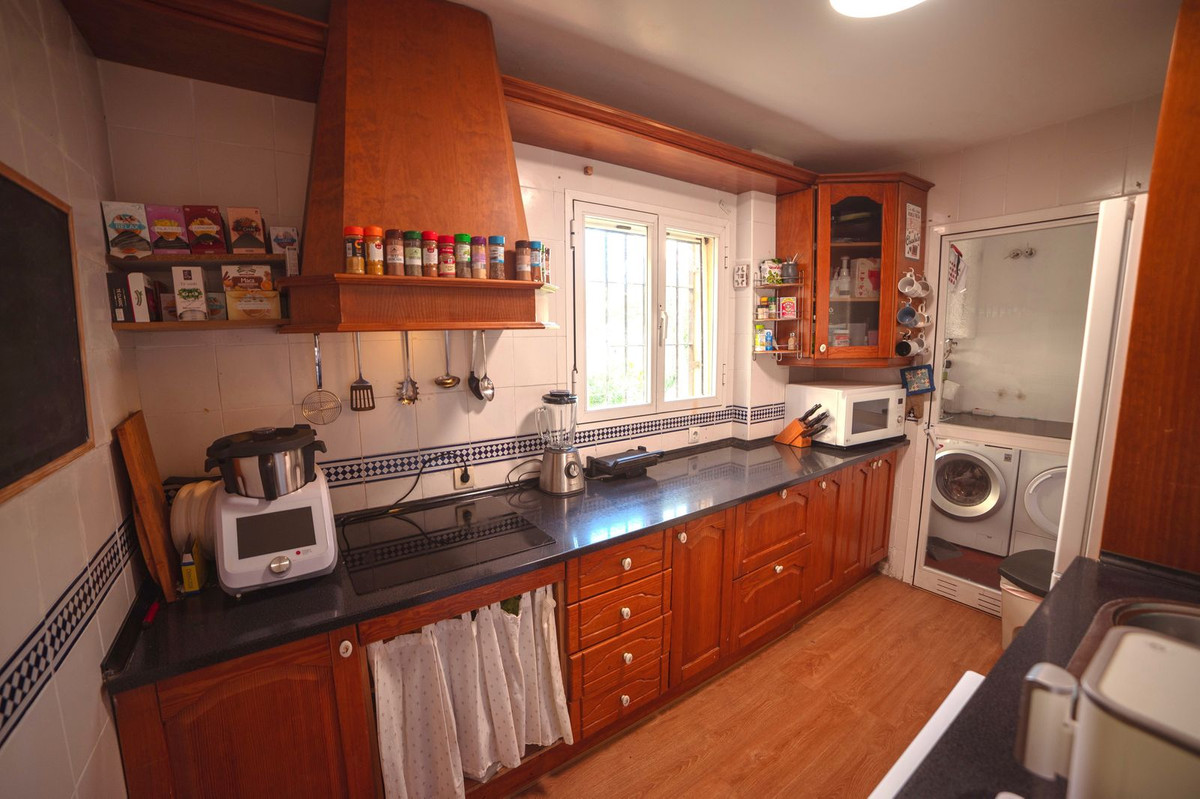 3 Bed Apartment for sale in Arroyo De La Miel Costa Del Sol, Málaga, Spain