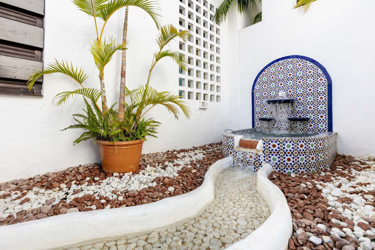 3 Bed Apartment for sale in Nueva Andalucía Costa Del Sol, Málaga, Spain