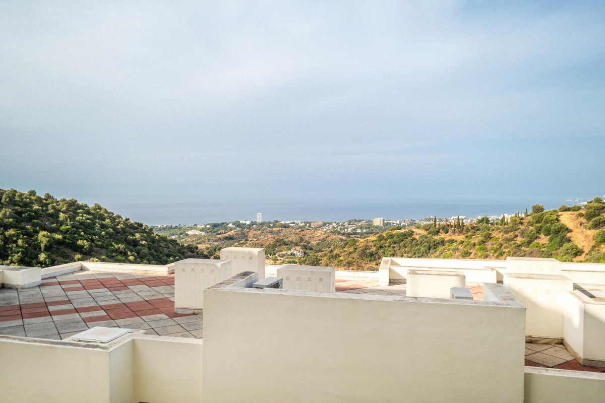 3 Bed Apartment for sale in Altos De Los Monteros Costa Del Sol, Málaga, Spain