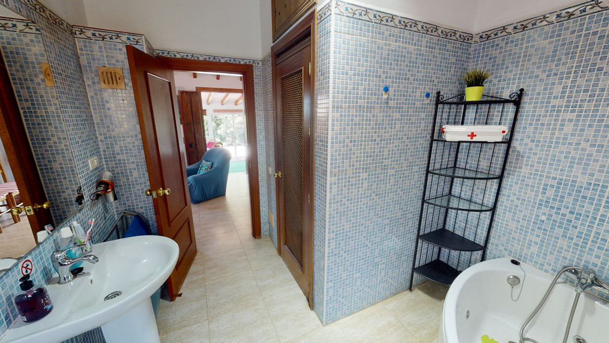 Se vende Villa - Chalet de 4 dormitorios en Costa Del Sol East, Málaga, España