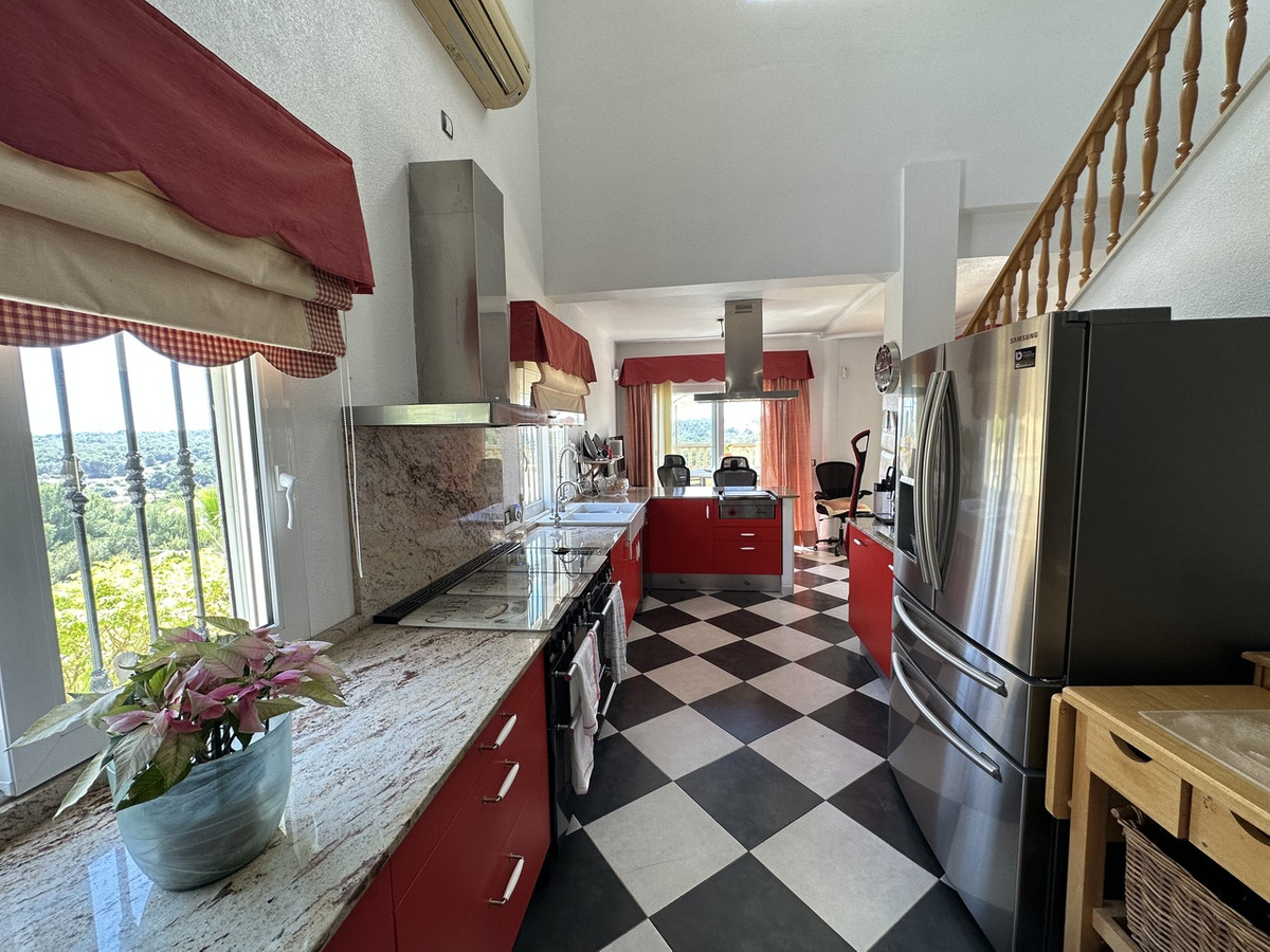 5 Bed Townhouse for sale in Villamartin Costa Blanca, Alicante, Spain