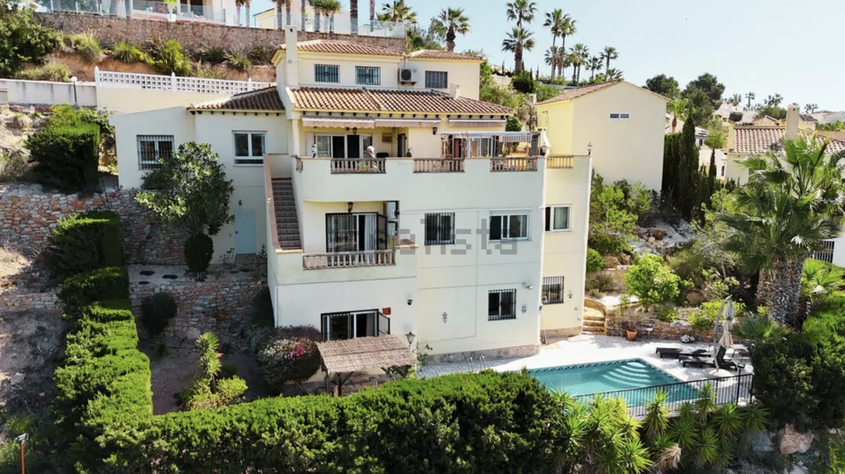 5 Bed Townhouse for sale in Villamartin Costa Blanca, Alicante, Spain