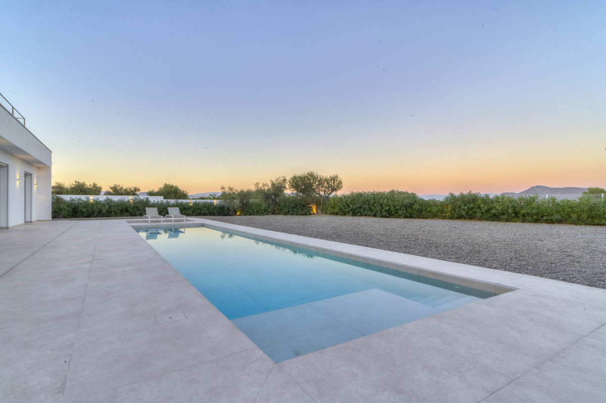 4 Bed Townhouse for sale in Coín Costa Del Sol, Málaga, Spain