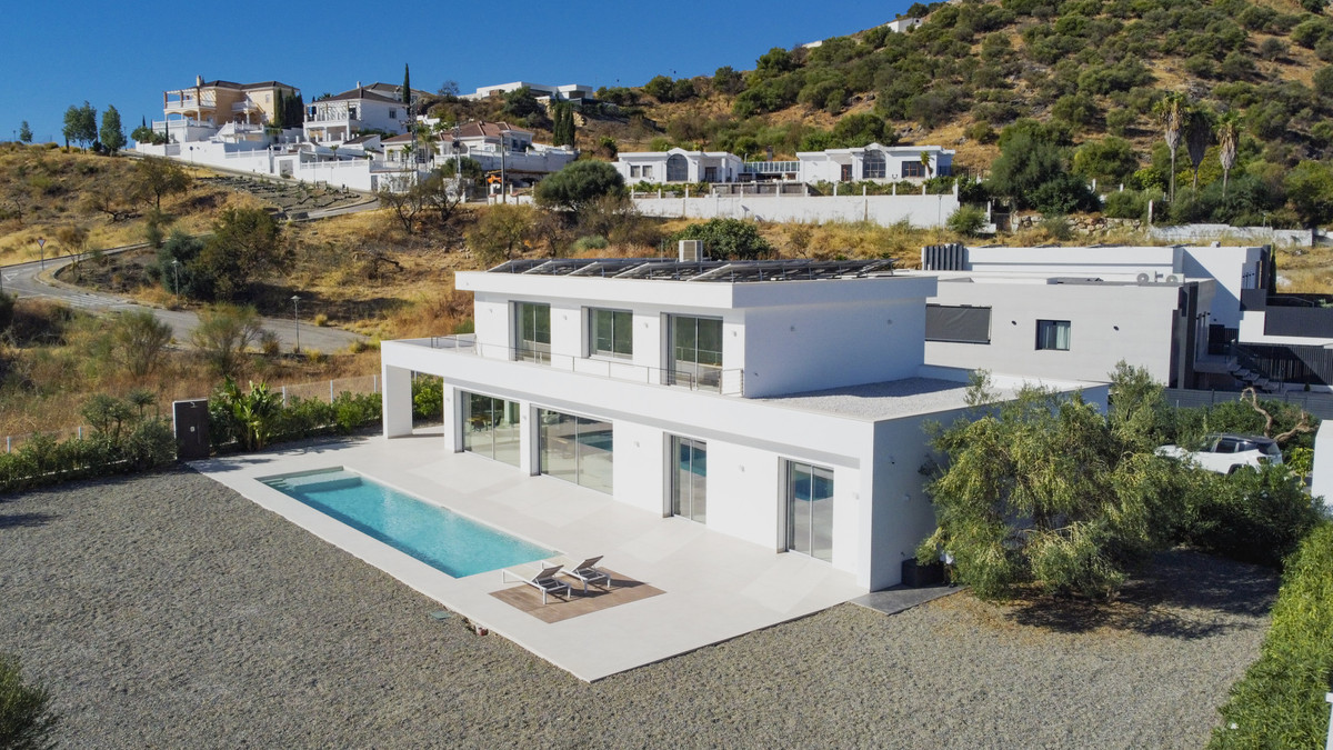 4 Bed Townhouse for sale in Coín Costa Del Sol, Málaga, Spain