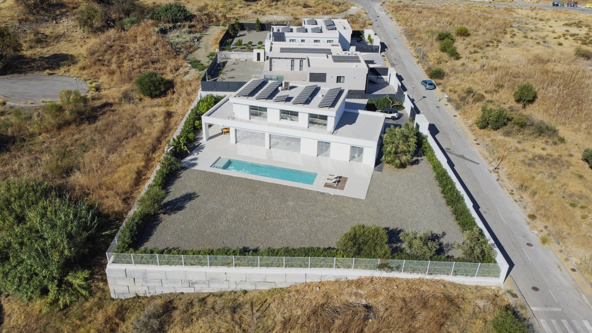4 Bed Townhouse for sale in Coín Costa Del Sol, Málaga, Spain
