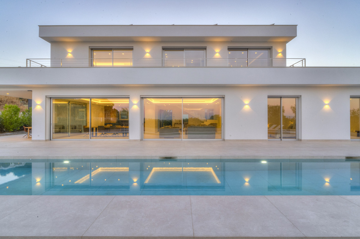4 Bed Townhouse for sale in Coín Costa Del Sol, Málaga, Spain