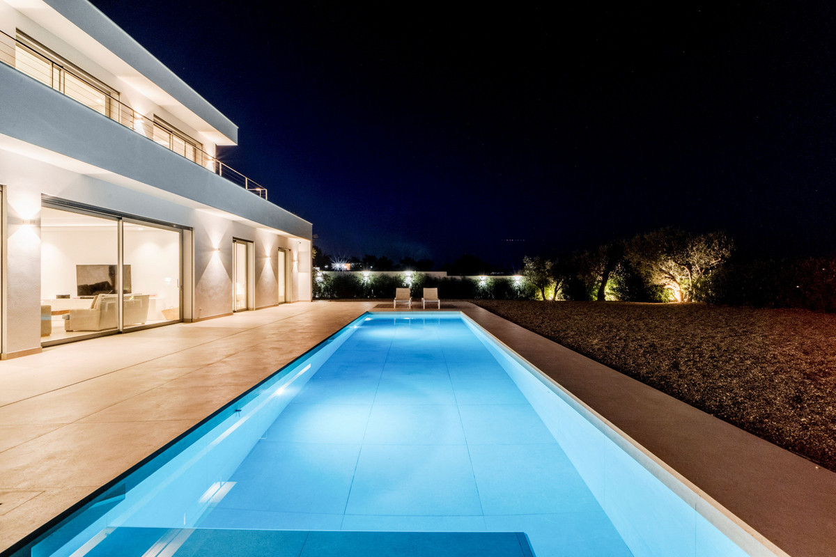 4 Bed Townhouse for sale in Coín Costa Del Sol, Málaga, Spain