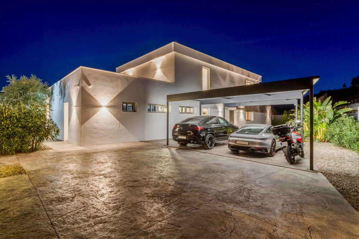 4 Bed Townhouse for sale in Coín Costa Del Sol, Málaga, Spain