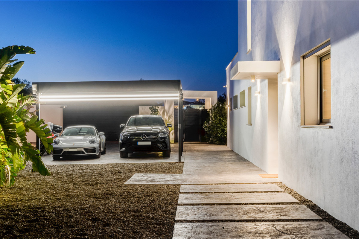 4 Bed Townhouse for sale in Coín Costa Del Sol, Málaga, Spain
