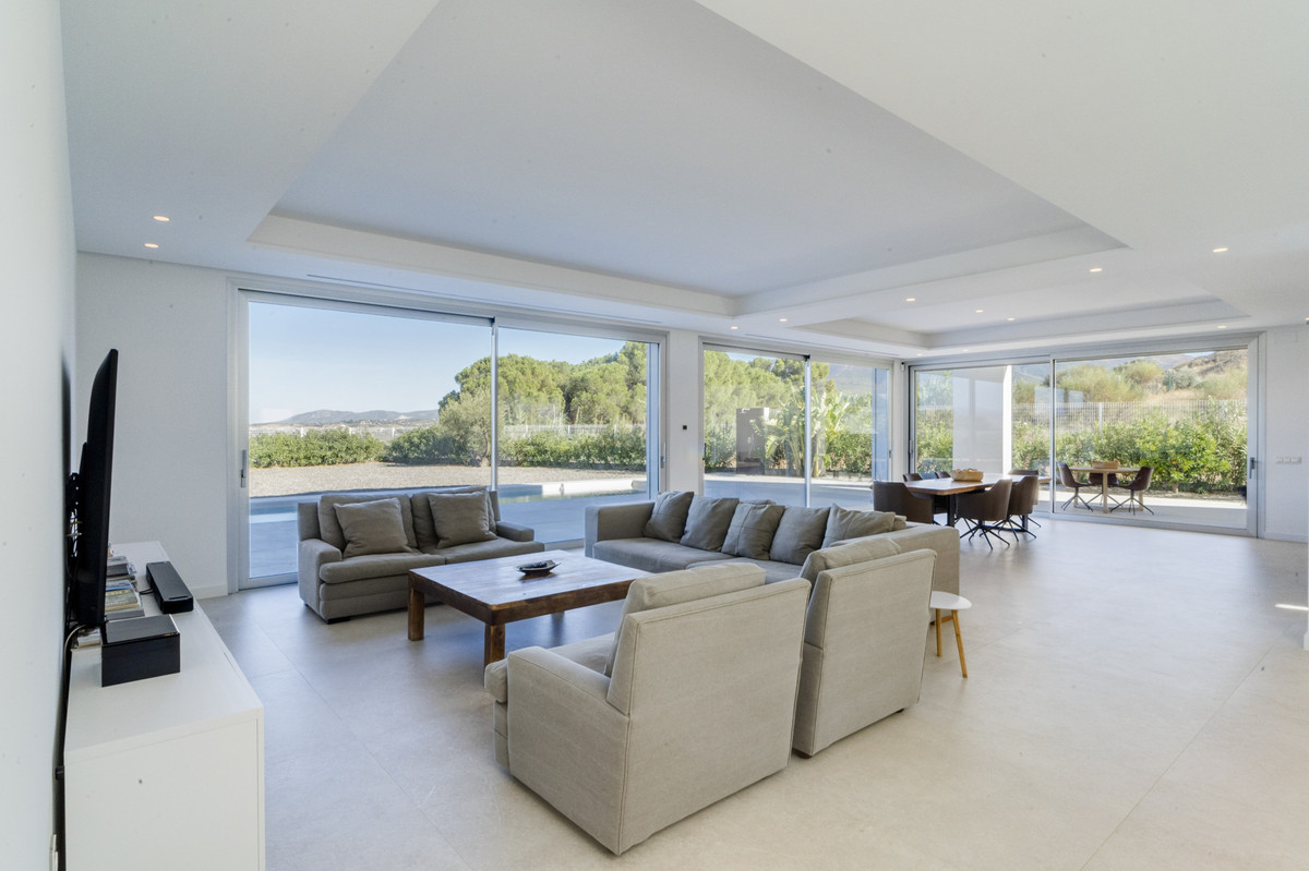 4 Bed Townhouse for sale in Coín Costa Del Sol, Málaga, Spain