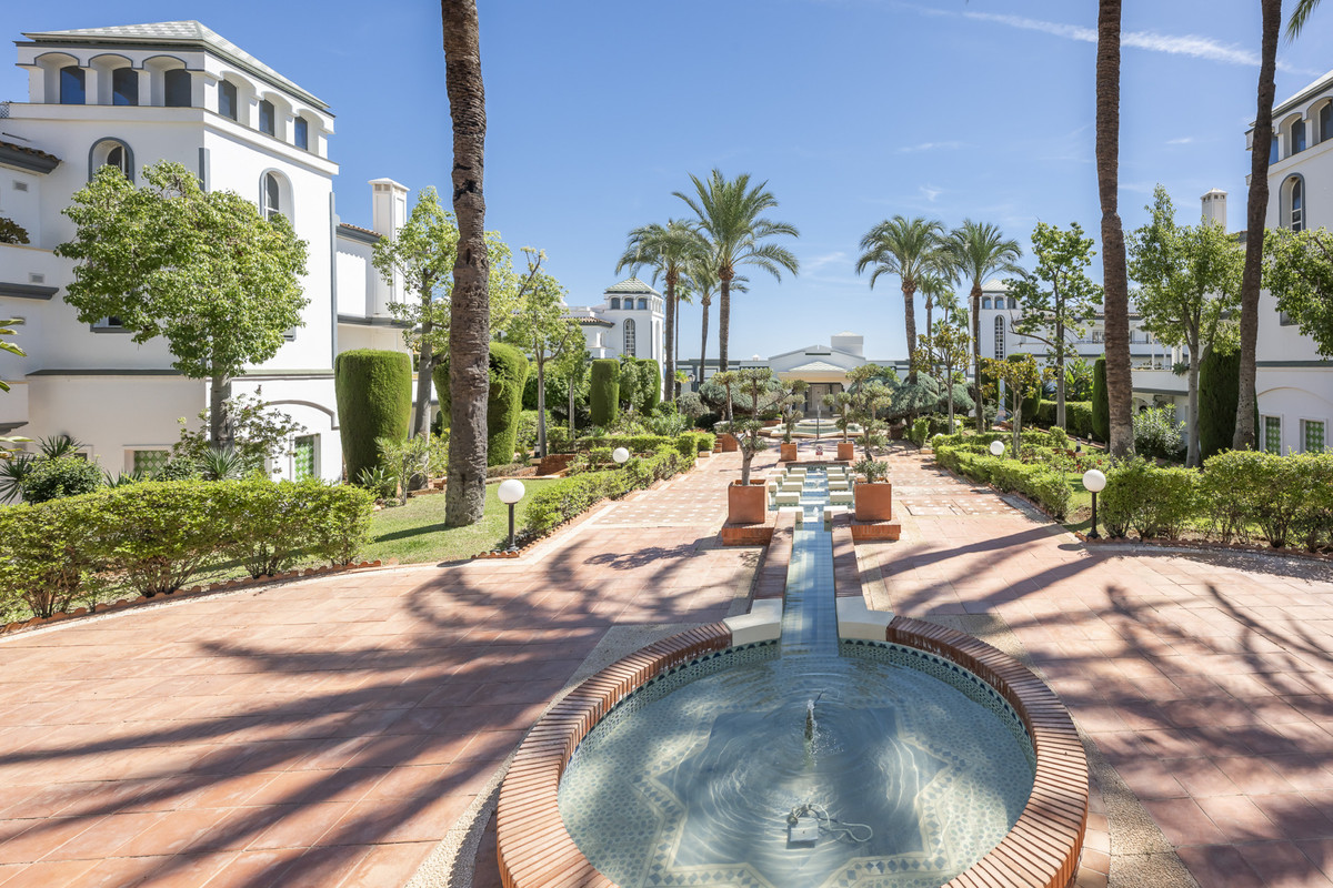 3 Bed Apartment for sale in Estepona Costa Del Sol, Málaga, Spain