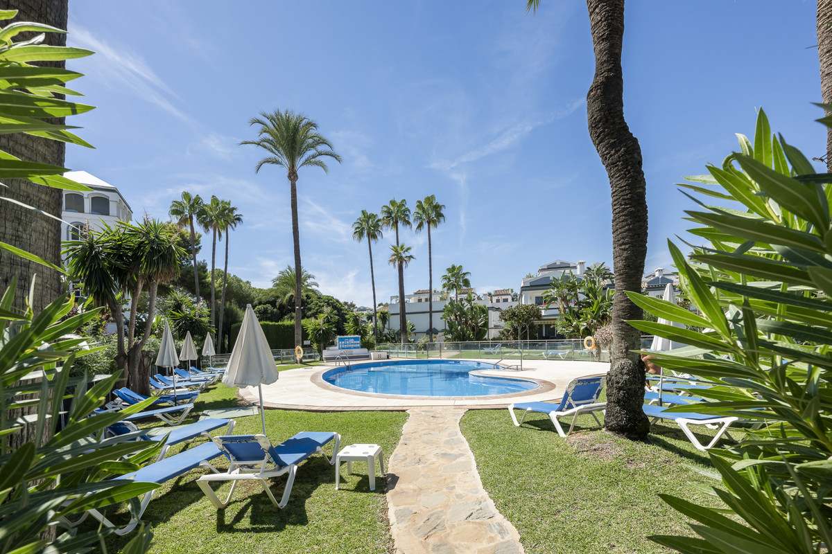 3 Bed Apartment for sale in Estepona Costa Del Sol, Málaga, Spain