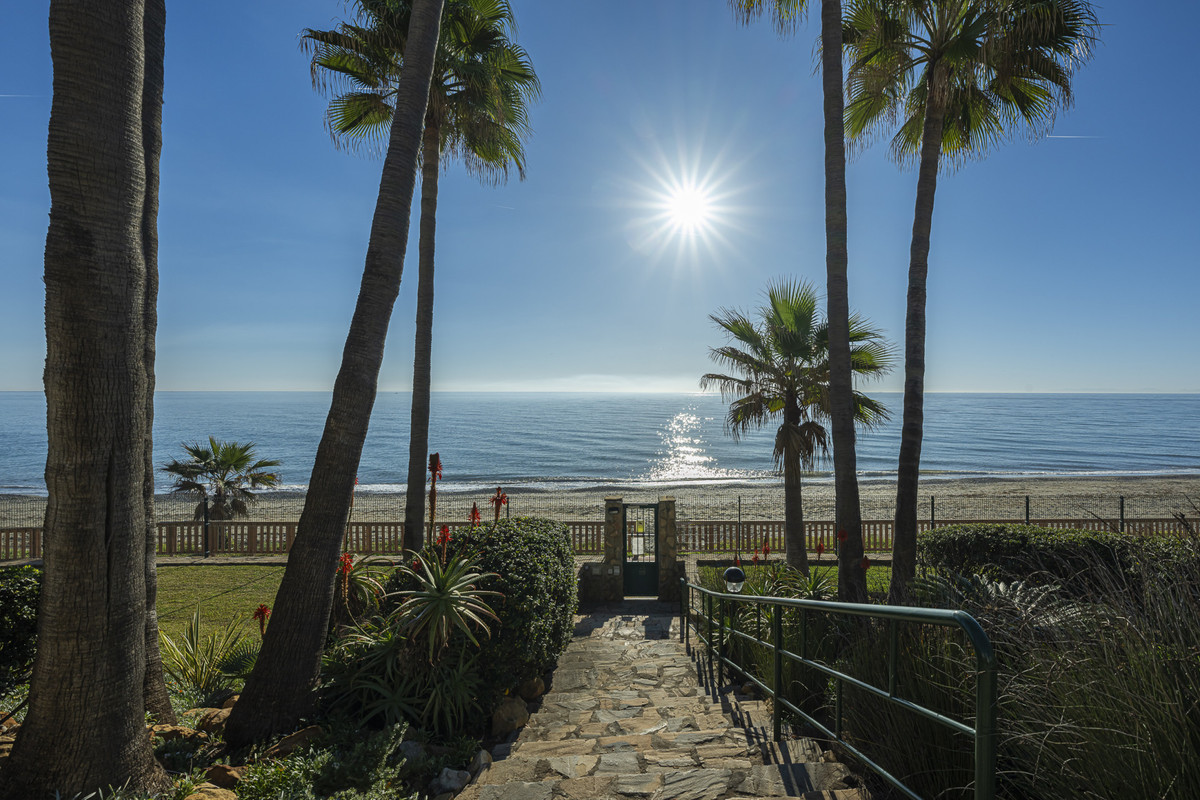 3 Bed Apartment for sale in Estepona Costa Del Sol, Málaga, Spain
