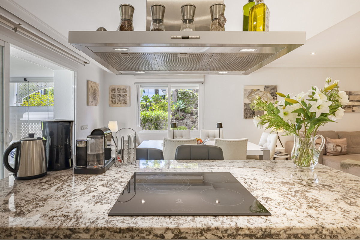 3 Bed Apartment for sale in Estepona Costa Del Sol, Málaga, Spain