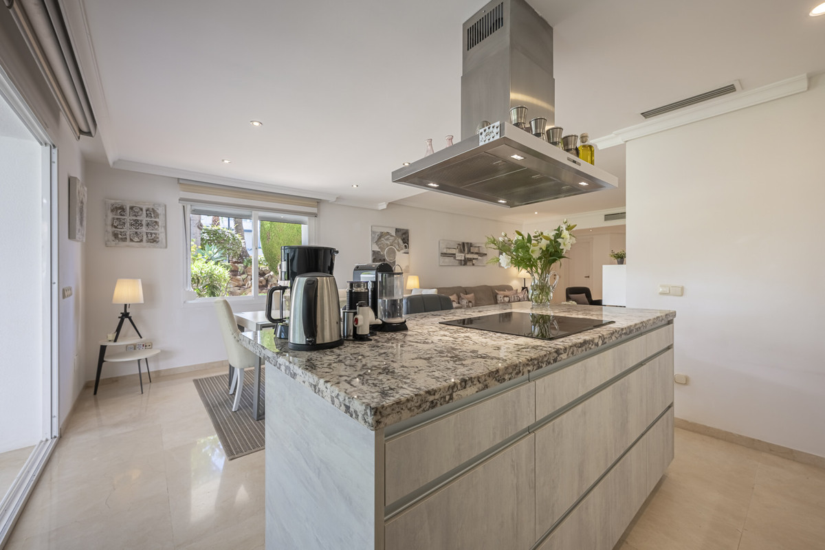 3 Bed Apartment for sale in Estepona Costa Del Sol, Málaga, Spain