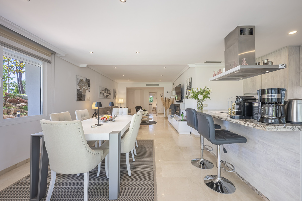 3 Bed Apartment for sale in Estepona Costa Del Sol, Málaga, Spain