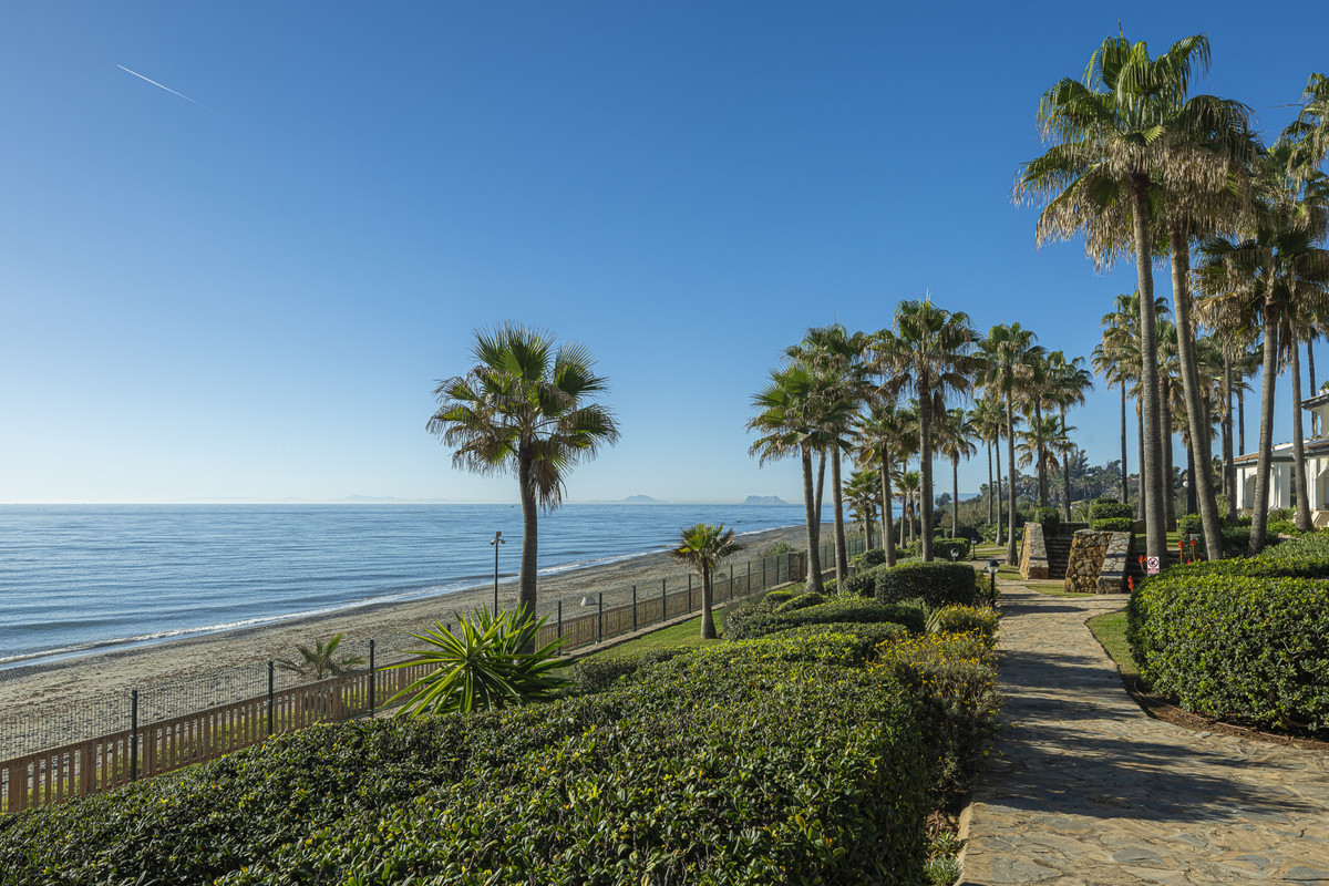 3 Bed Apartment for sale in Estepona Costa Del Sol, Málaga, Spain