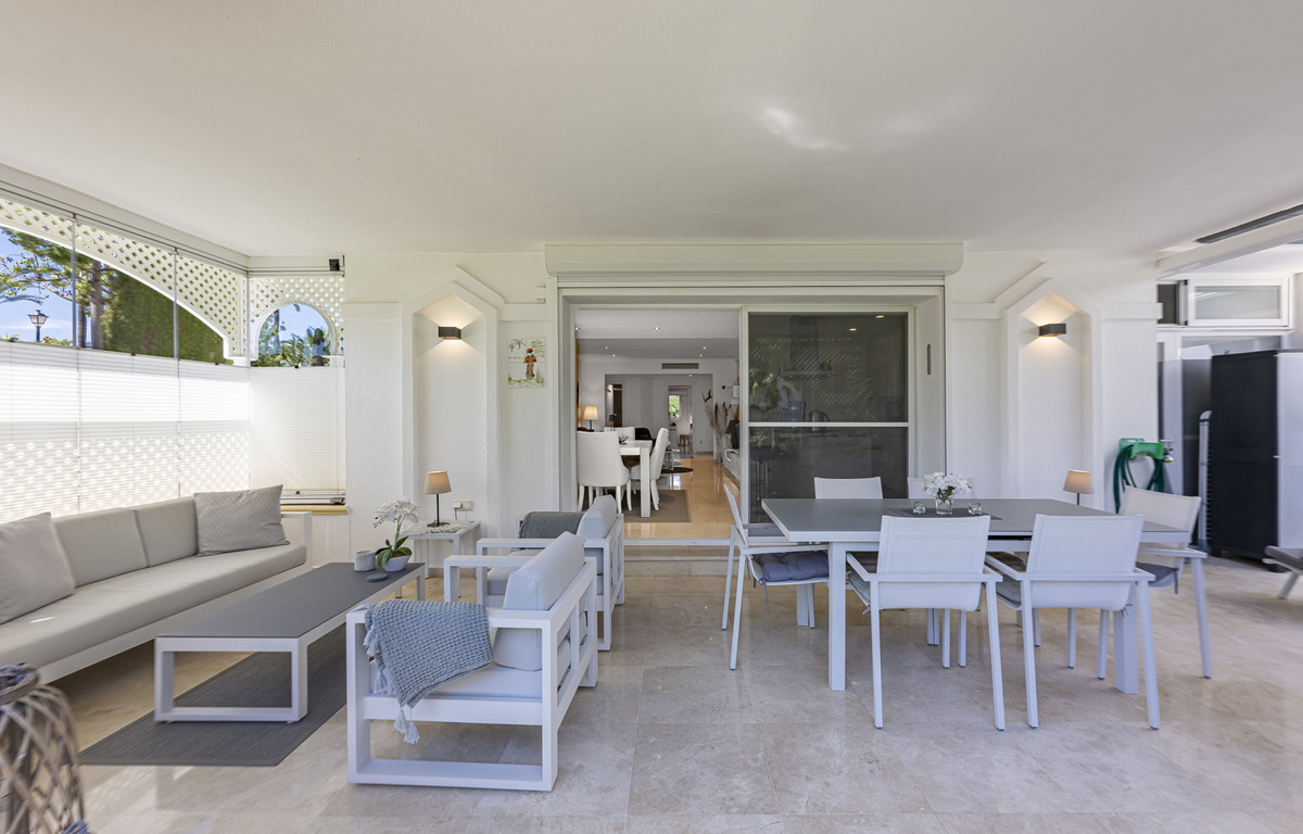 3 Bed Apartment for sale in Estepona Costa Del Sol, Málaga, Spain